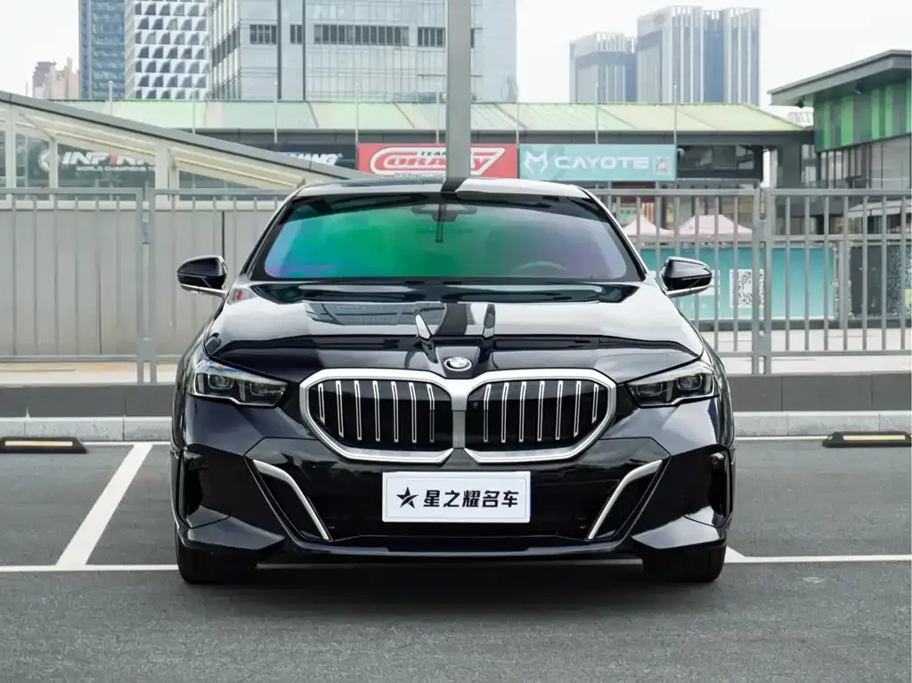 BMW 5 Series — фото 4