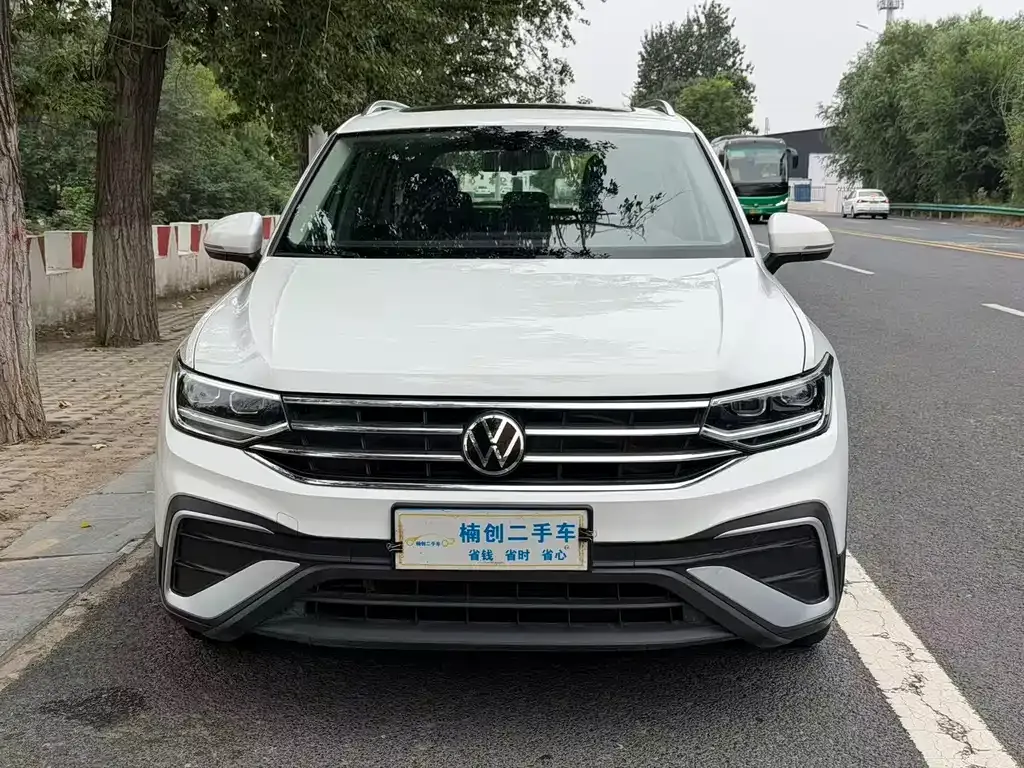 Volkswagen Tiguan L — фото 10
