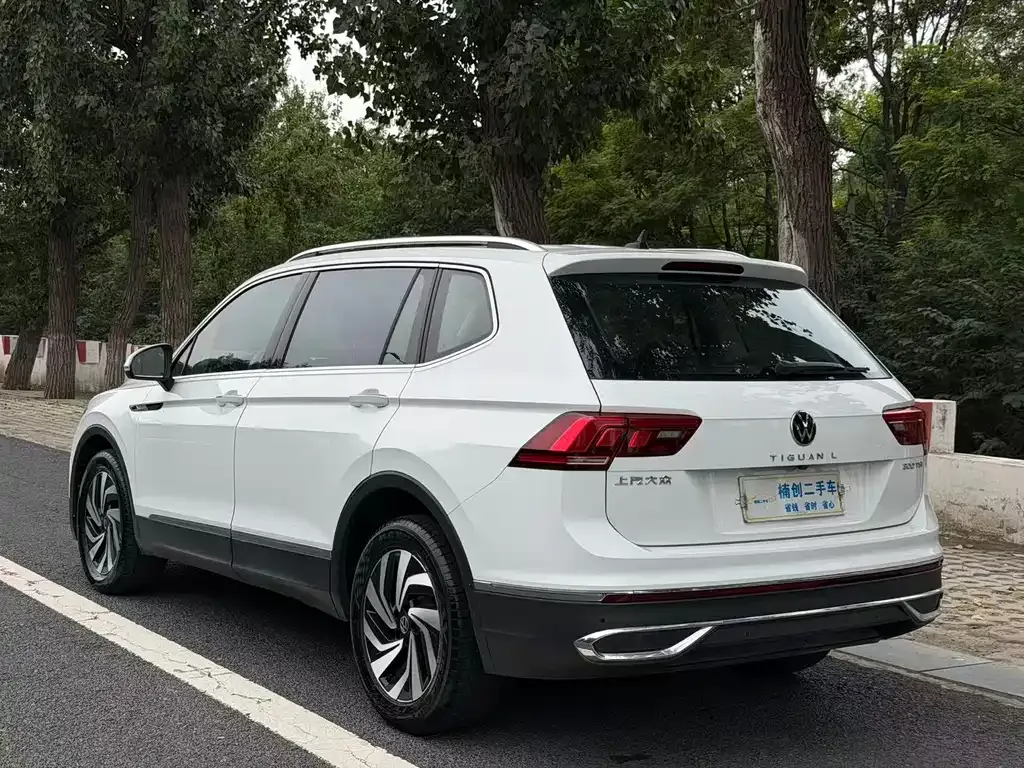 Volkswagen Tiguan L — фото 8