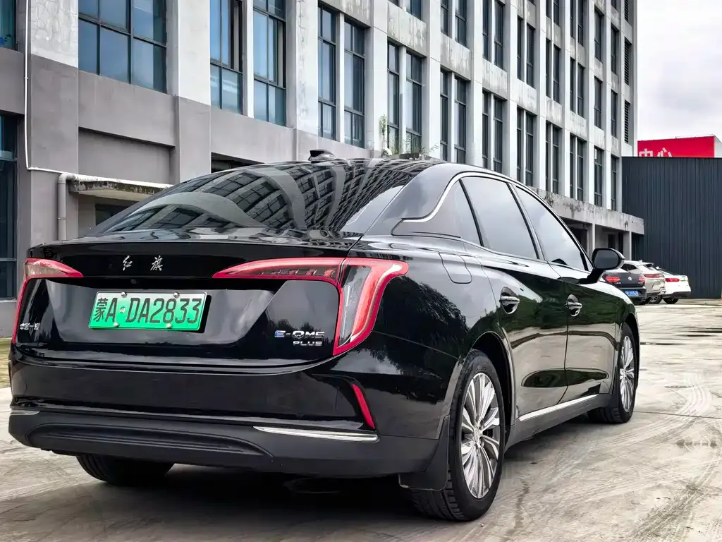 Hongqi E-QM5 — фото 2