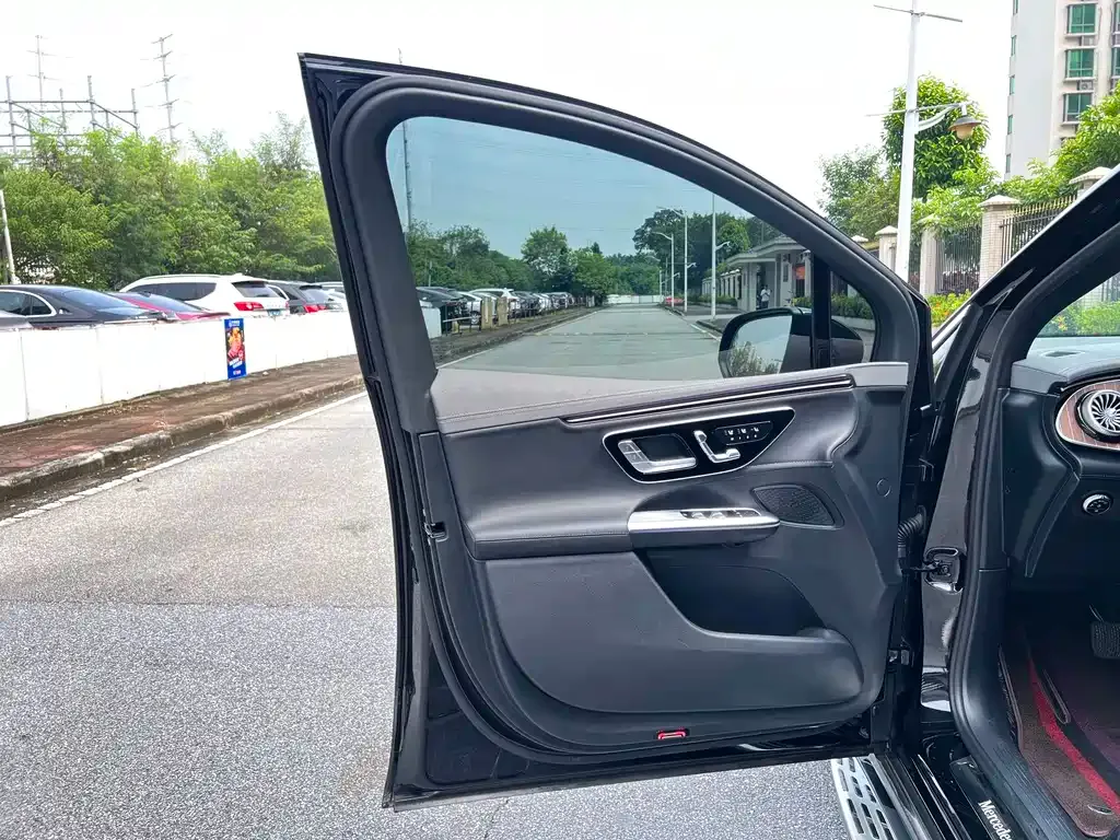 Mercedes-Benz EQE SUV — фото 4