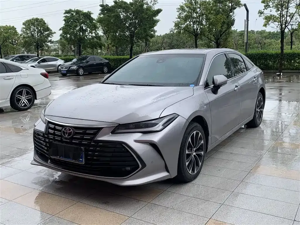Toyota Avalon — фото 1