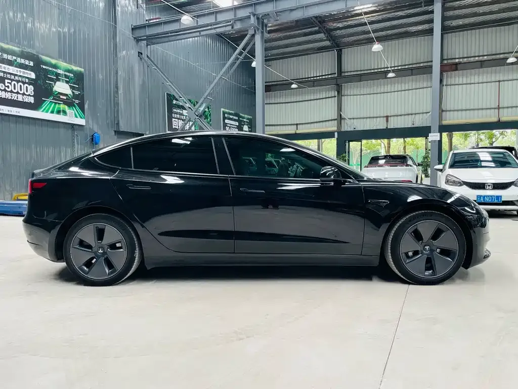 Tesla Model 3 — фото 5