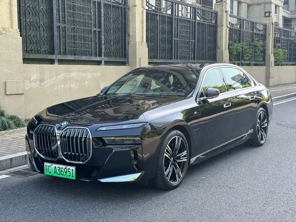 BMW i7 — фото 1