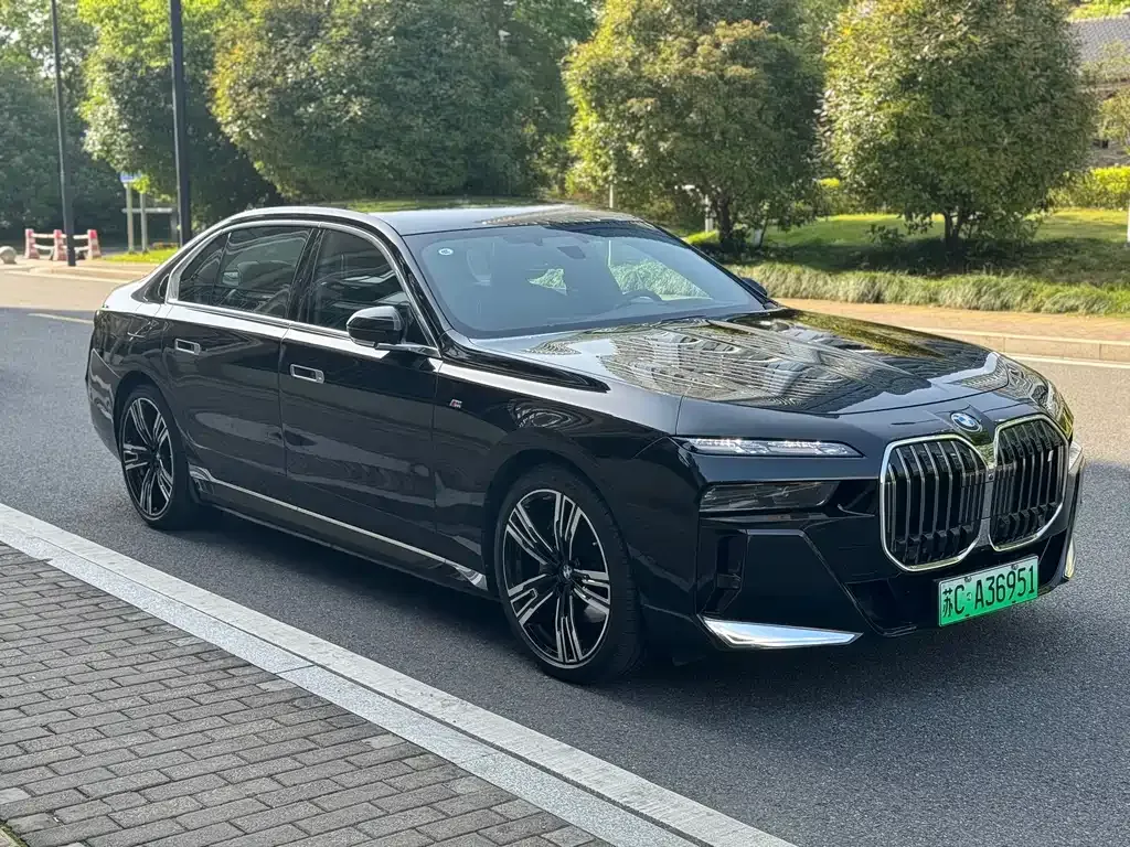 BMW i7 — фото 8