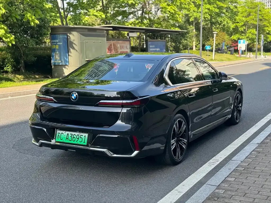 BMW i7 — фото 10