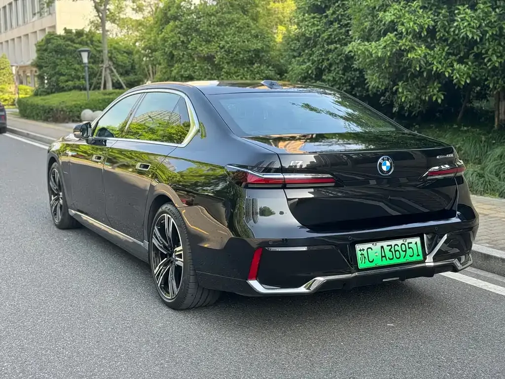BMW i7 — фото 9