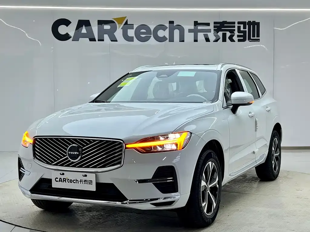 Volvo XC60 — фото 1