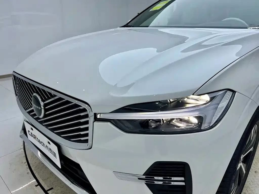 Volvo XC60 — фото 9