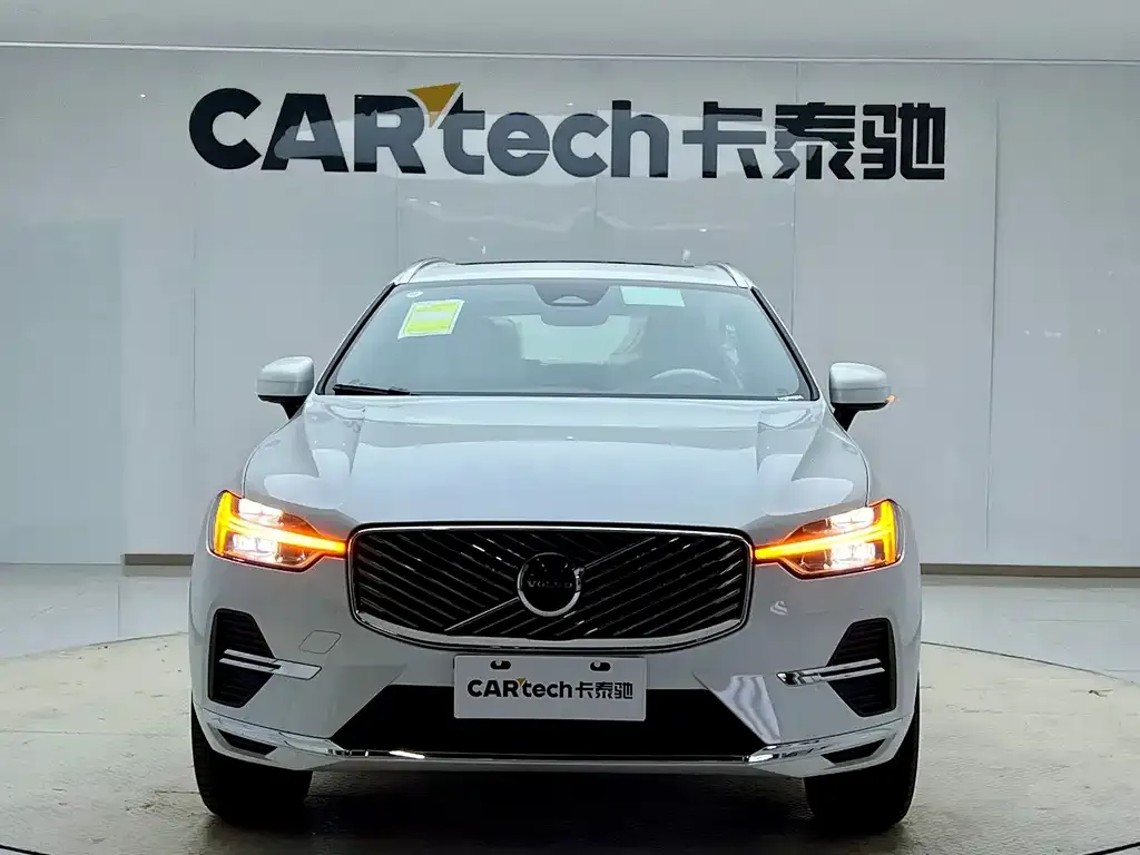 Volvo XC60 — фото 10