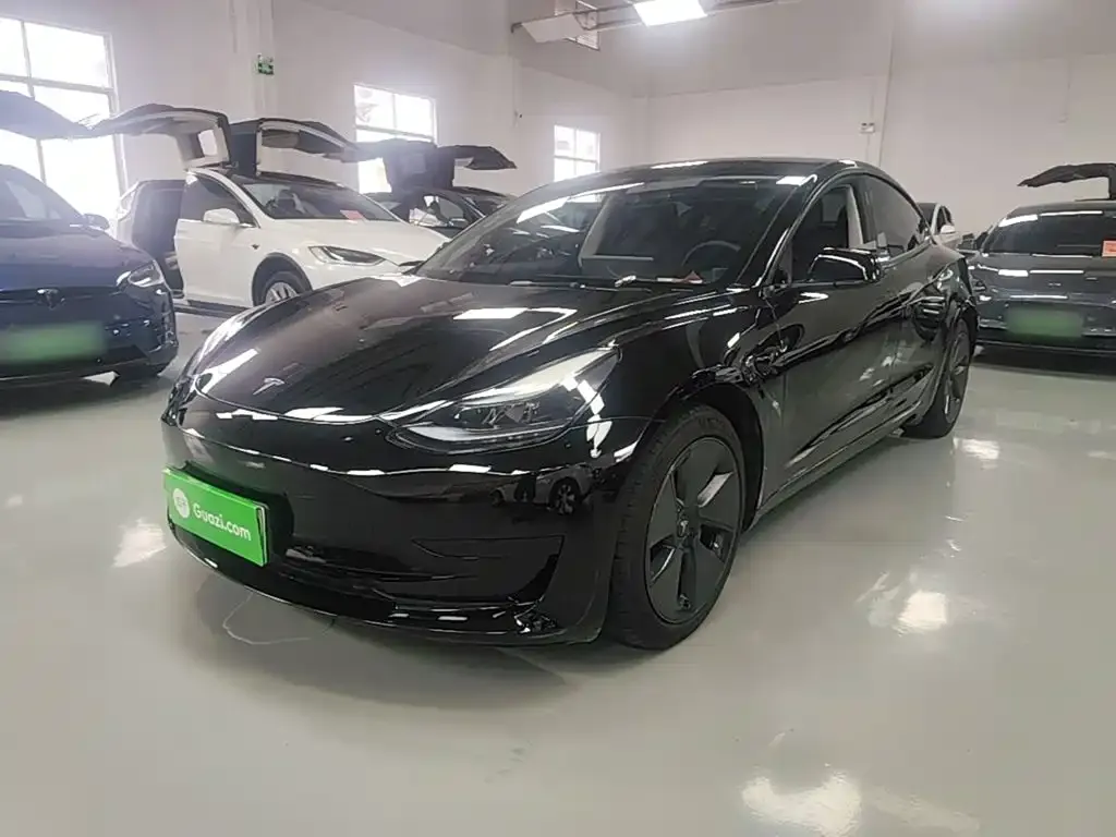 Tesla Model 3 — фото 1