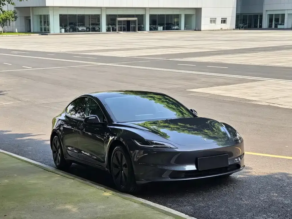 Tesla Model 3 — фото 2