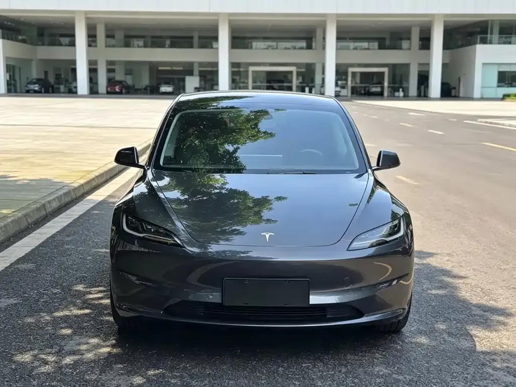 Tesla Model 3 — фото 9