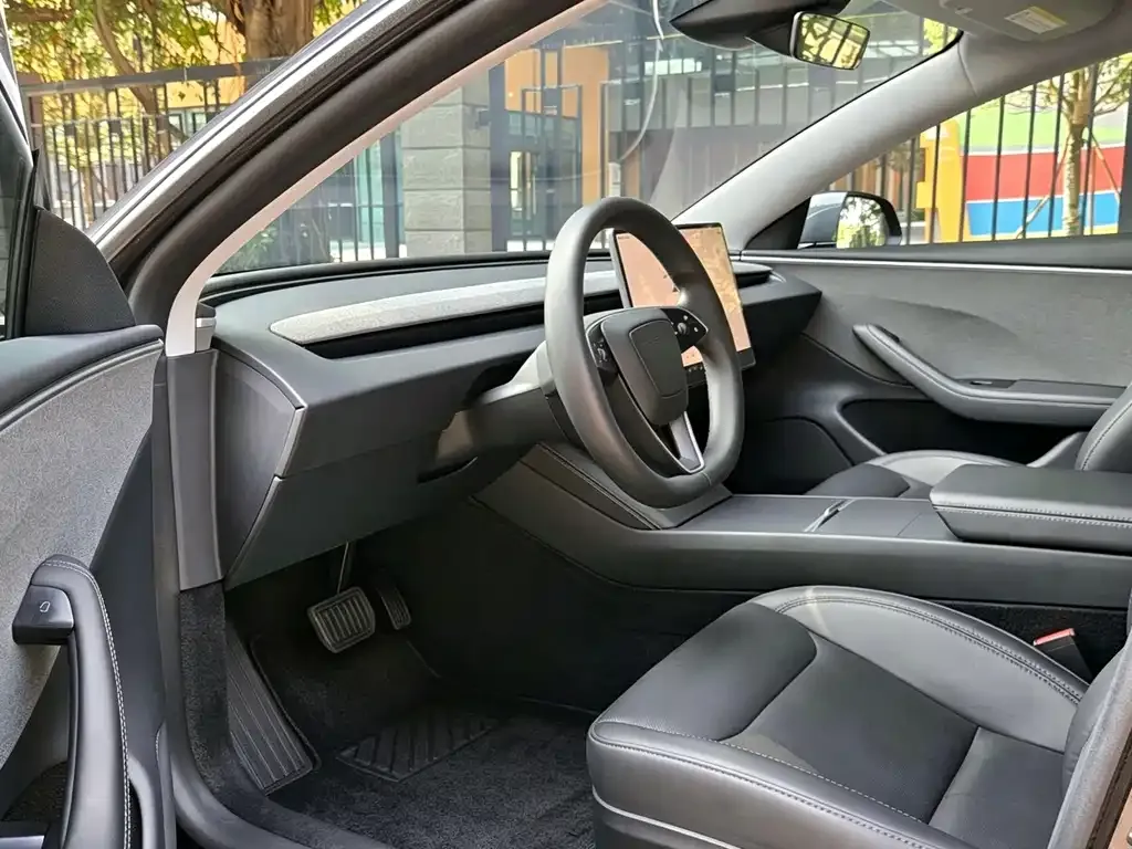 Tesla Model 3 — фото 8