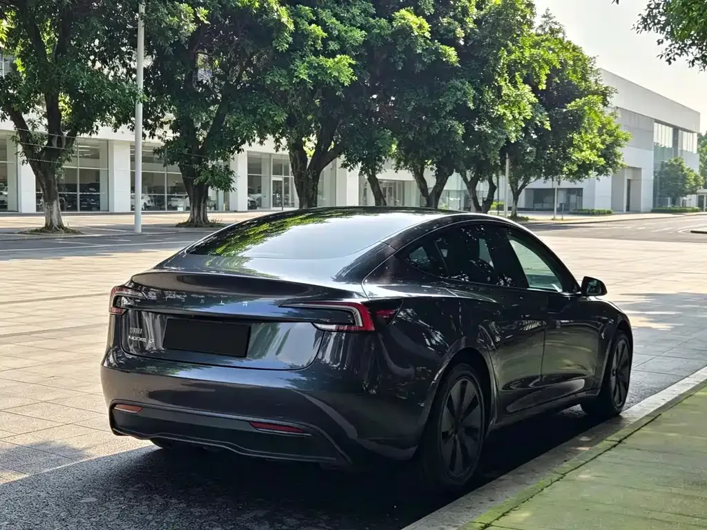 Tesla Model 3 — фото 5