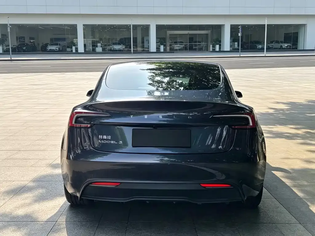 Tesla Model 3 — фото 6