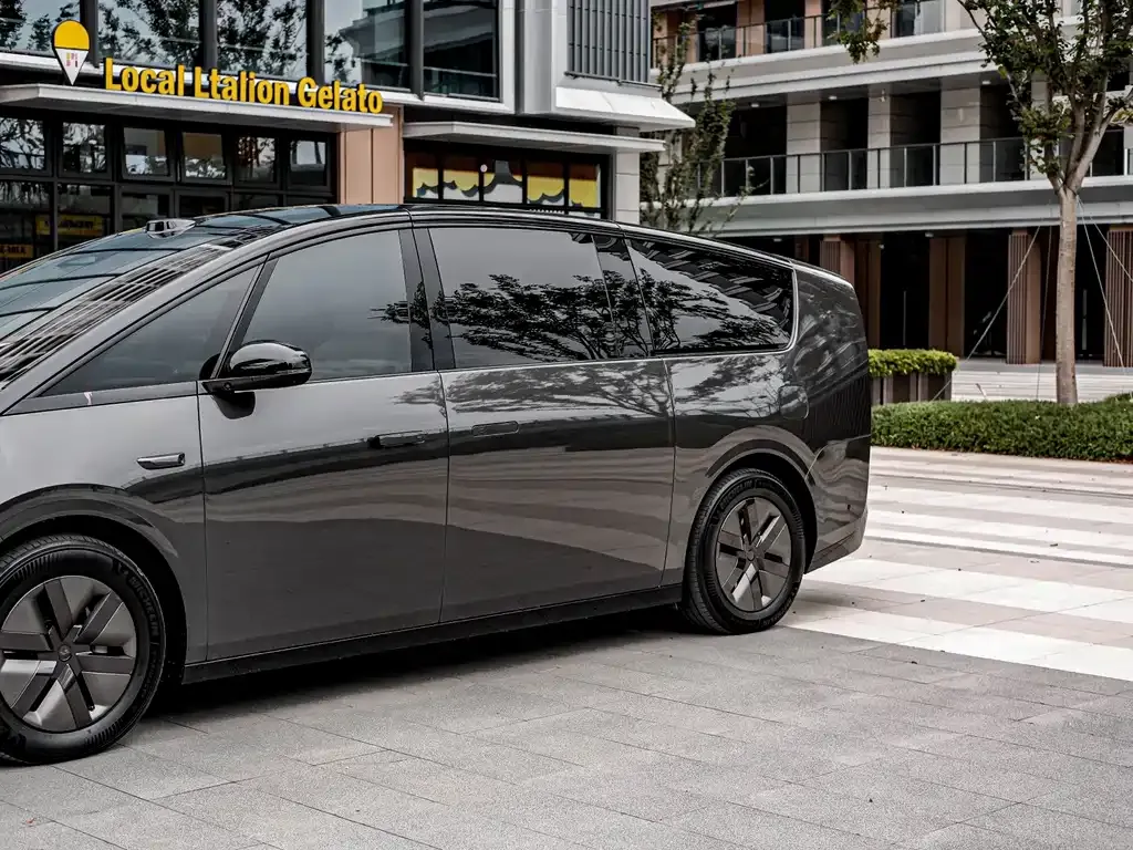 Li Auto MEGA — фото 2