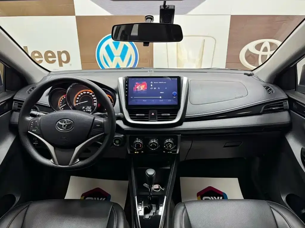 Toyota Yaris L — фото 5