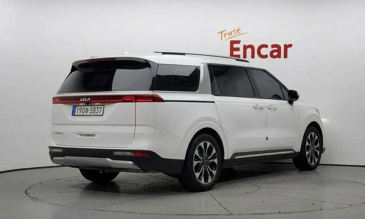 Kia Carnival — фото 6