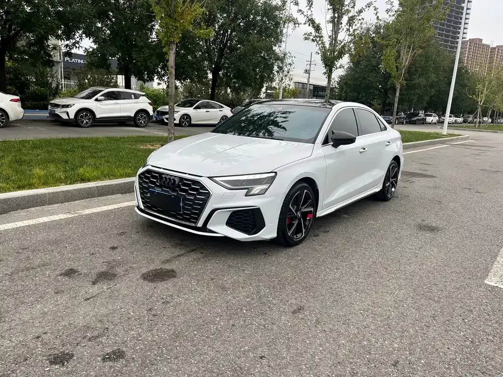 Audi A3 — фото 1