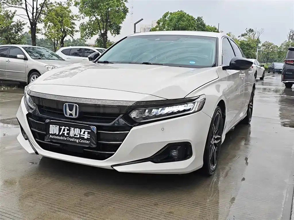 Honda Accord — фото 1