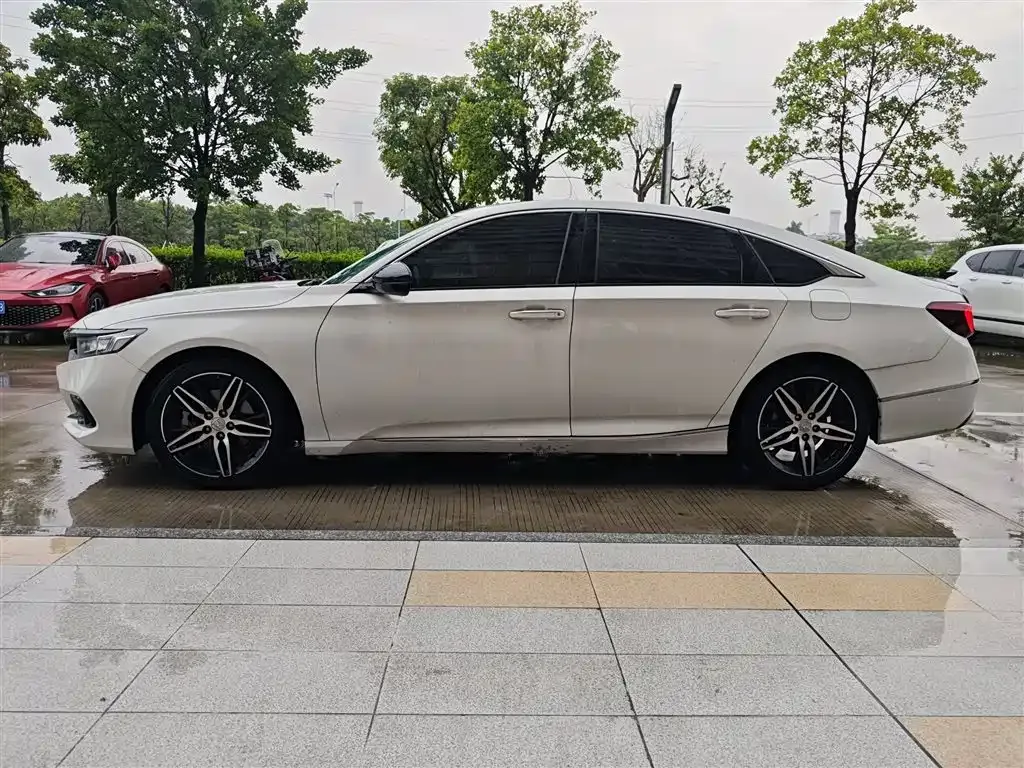 Honda Accord — фото 9