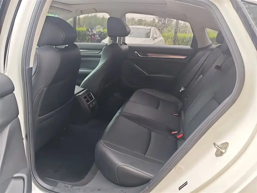 Honda Accord — фото 4