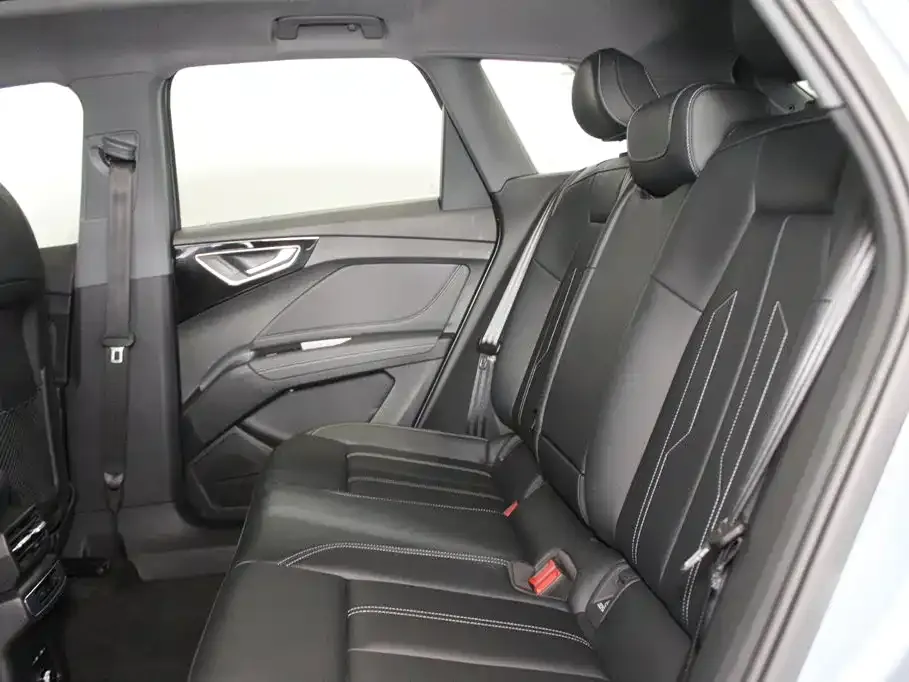 Audi Q4 e-tron — фото 10