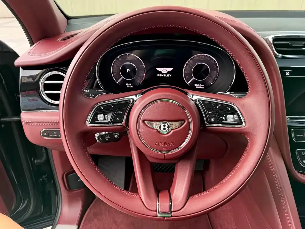 Bentley Bentayga — фото 10