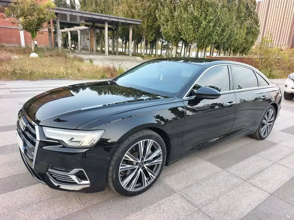 Audi A6L — фото 1