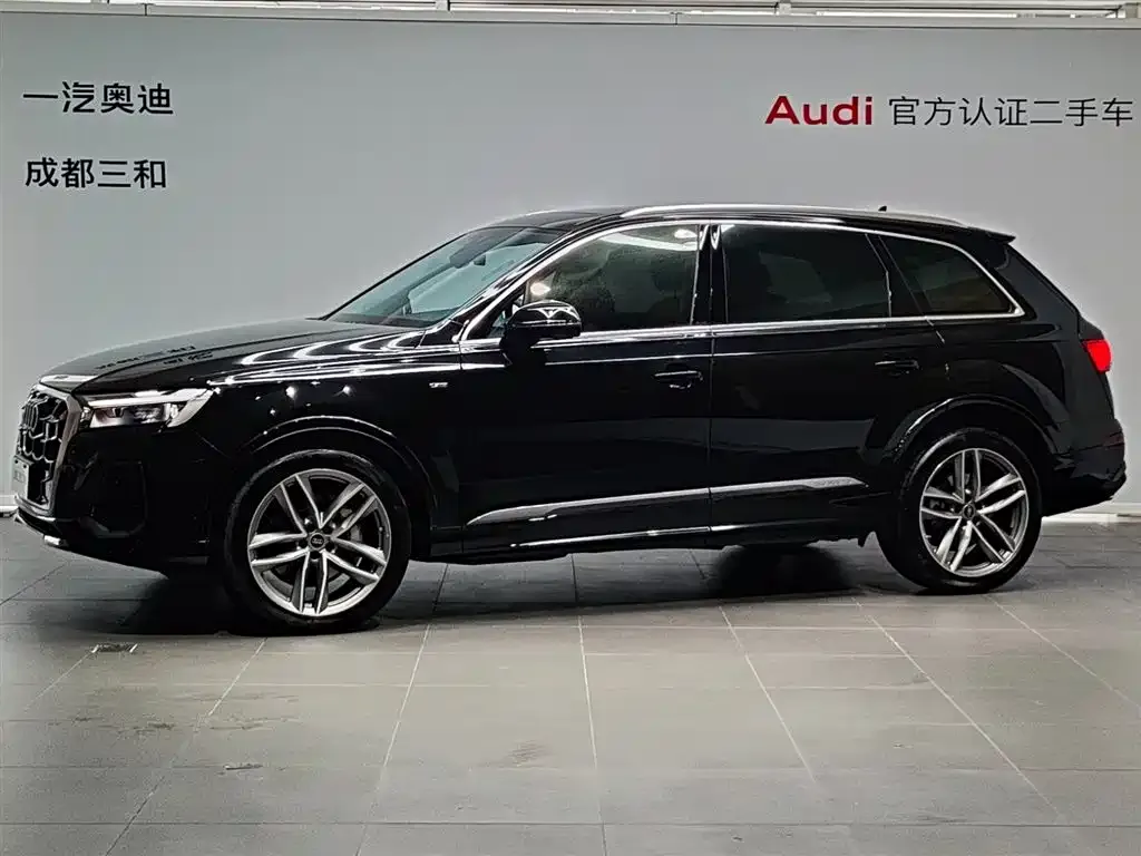 Audi Q7 — фото 1
