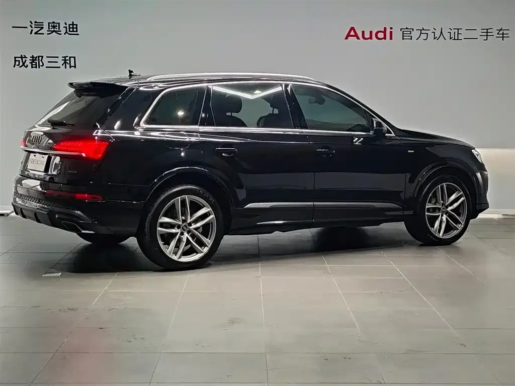 Audi Q7 — фото 8