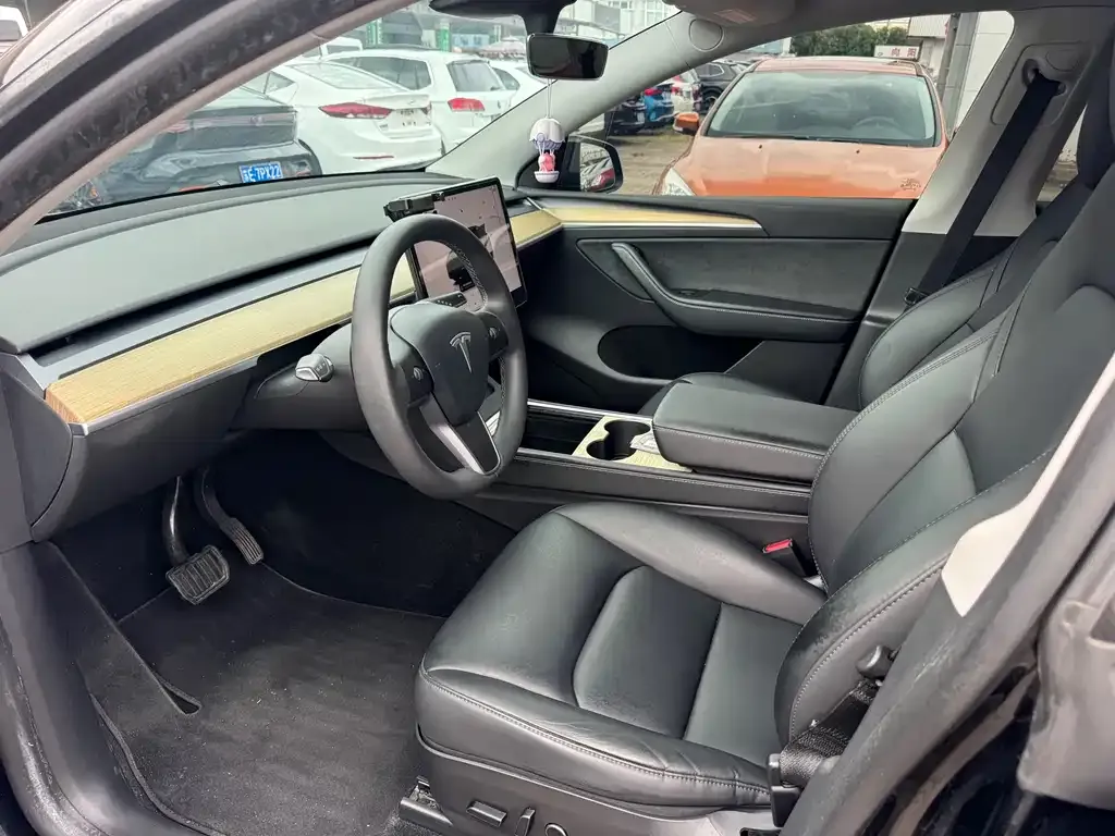 Tesla Model Y — фото 4