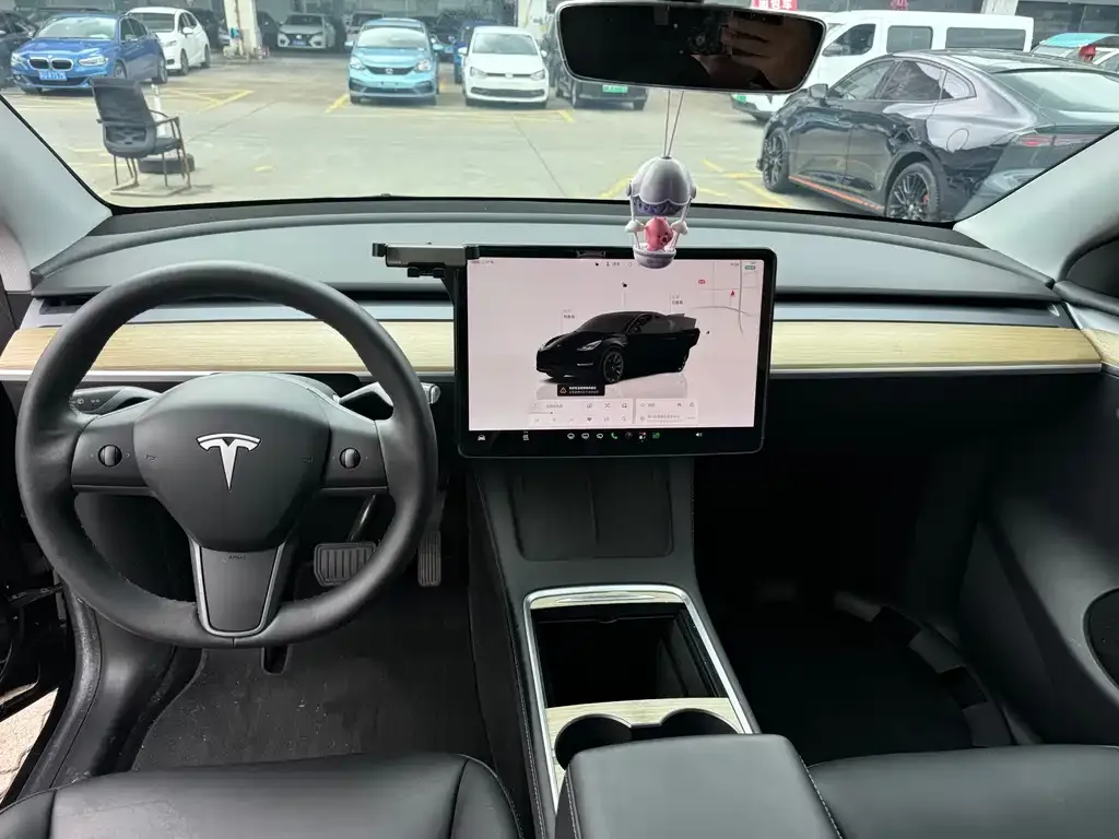 Tesla Model Y — фото 5