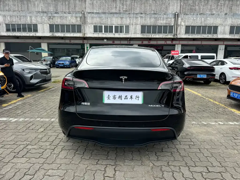 Tesla Model Y — фото 9