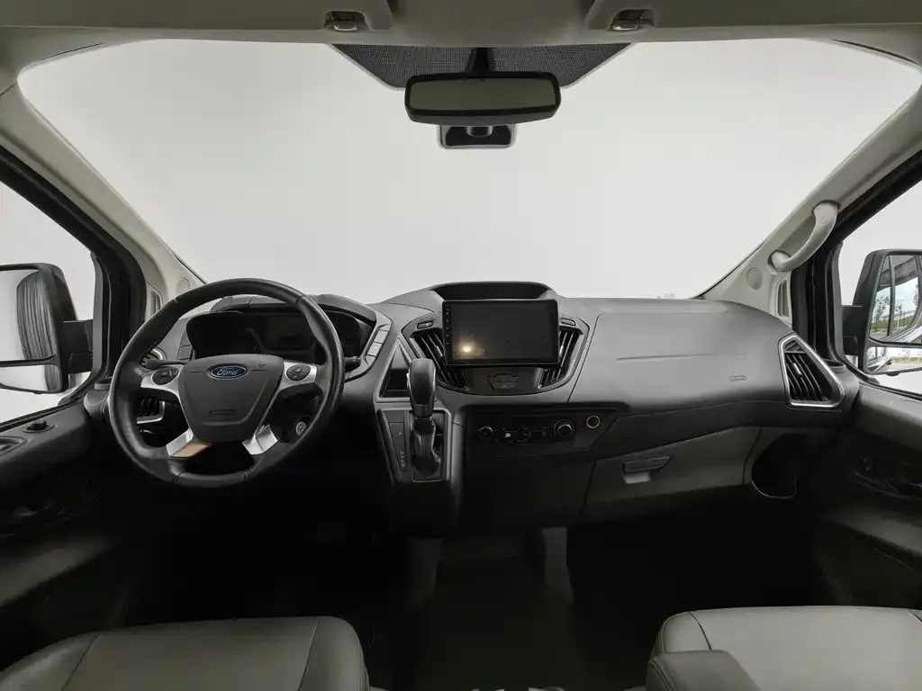 Ford Tourneo — фото 6