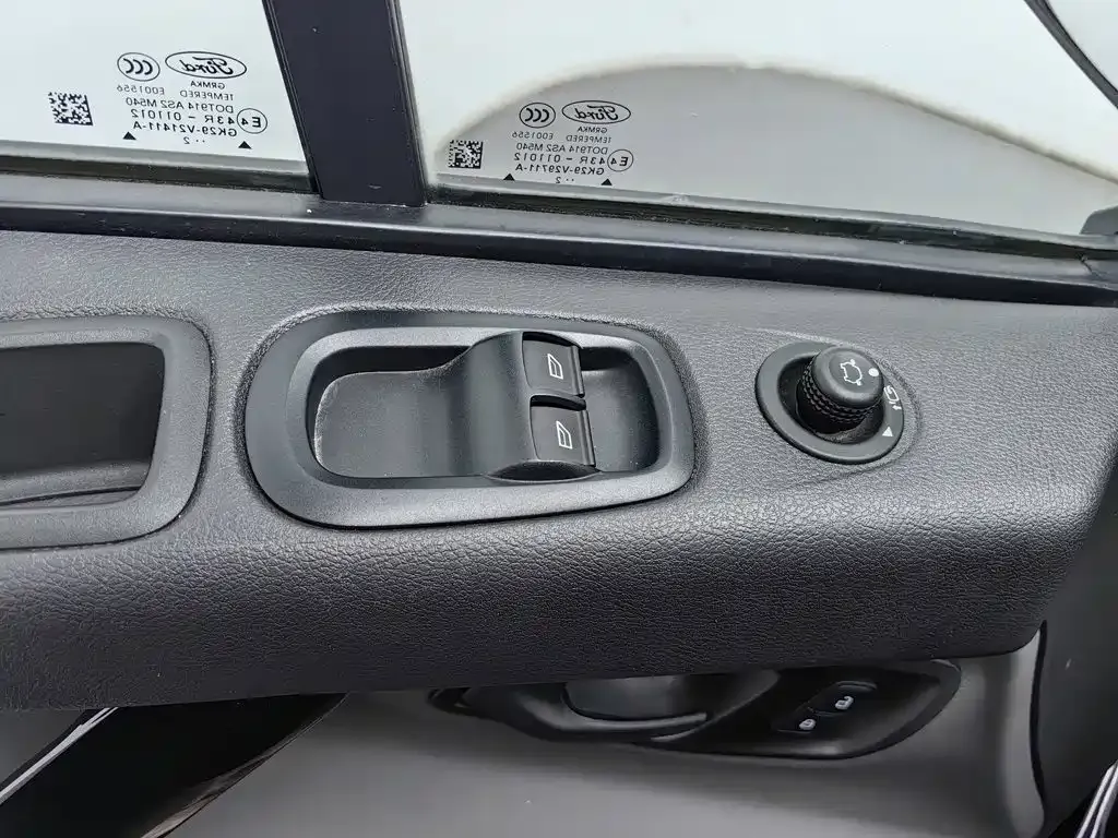 Ford Tourneo — фото 7