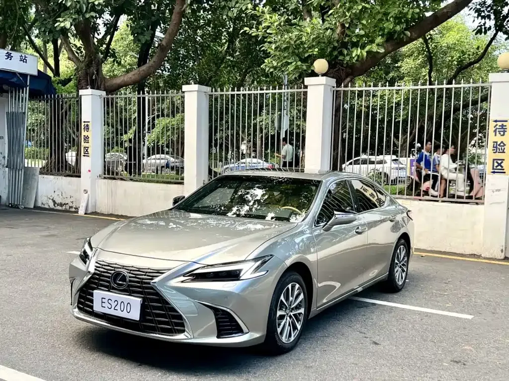 Lexus ES — фото 1