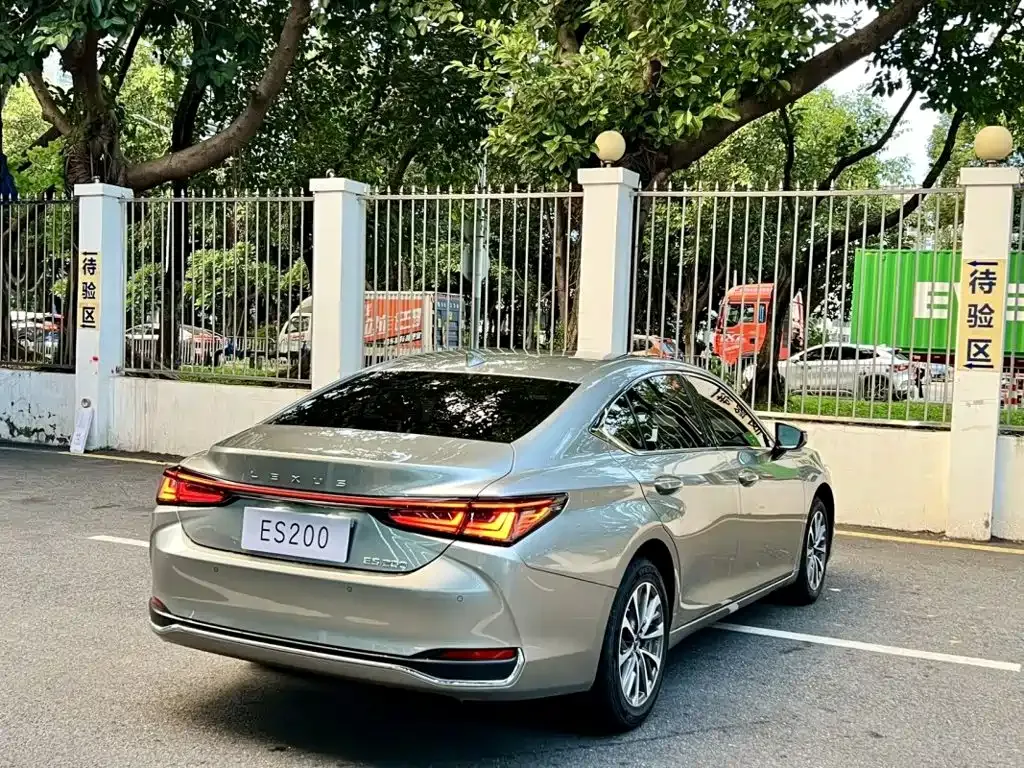Lexus ES — фото 5