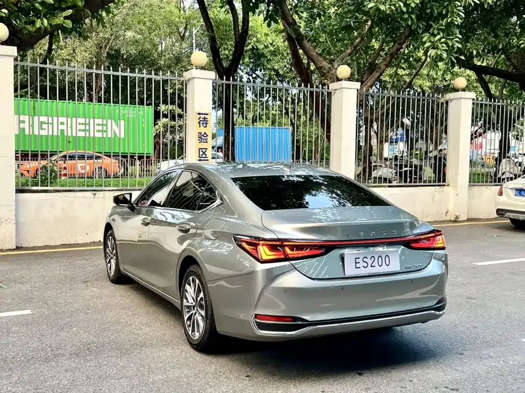 Lexus ES — фото 4