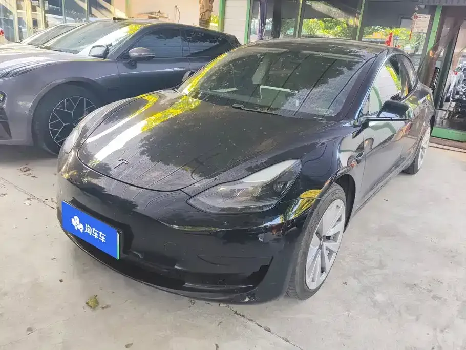 Tesla Model 3 — фото 1