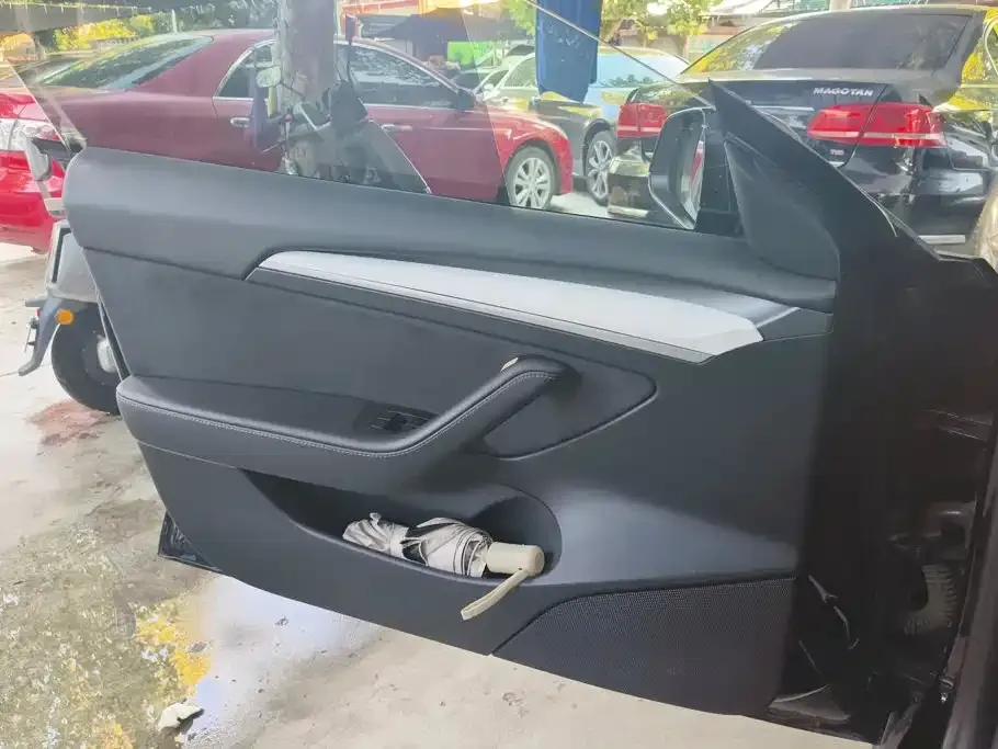 Tesla Model 3 — фото 10