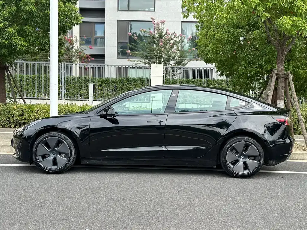 Tesla Model 3 — фото 9