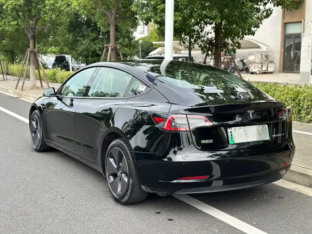 Tesla Model 3 — фото 10