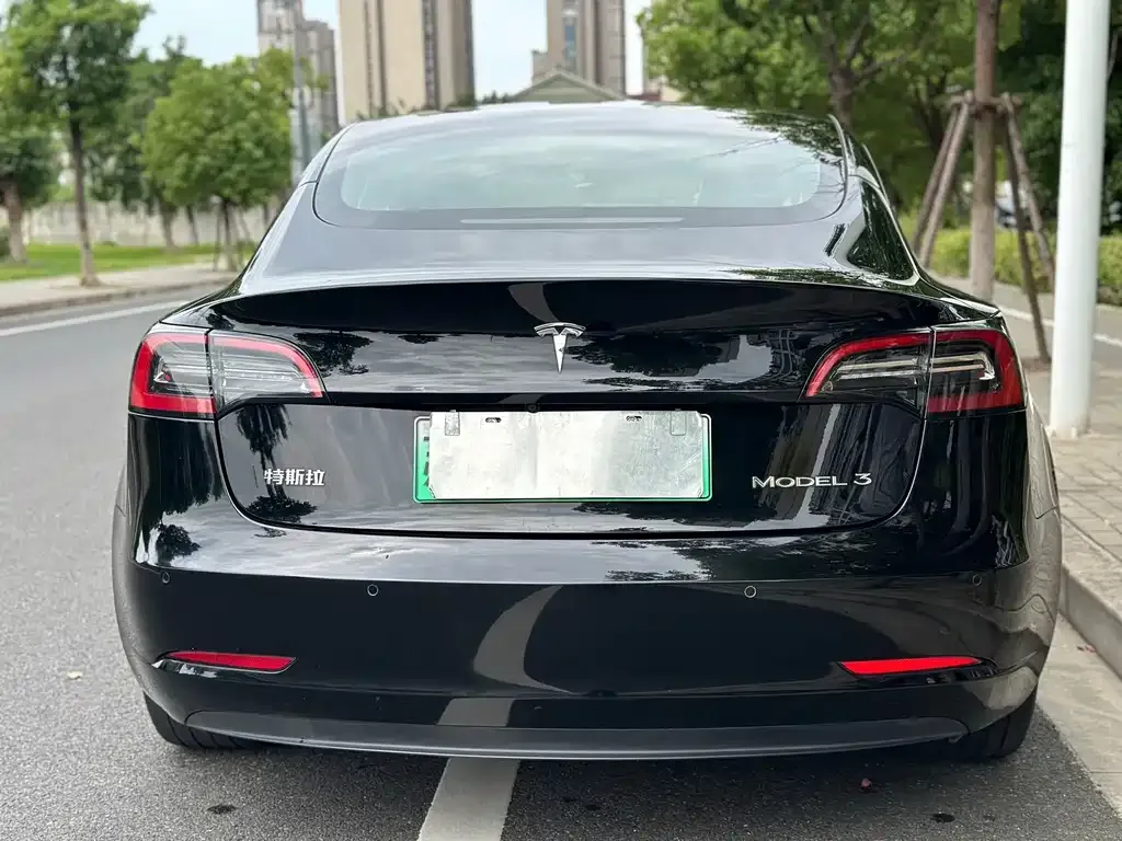 Tesla Model 3 — фото 8