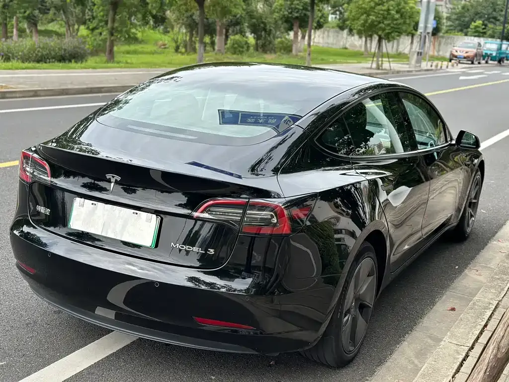 Tesla Model 3 — фото 5