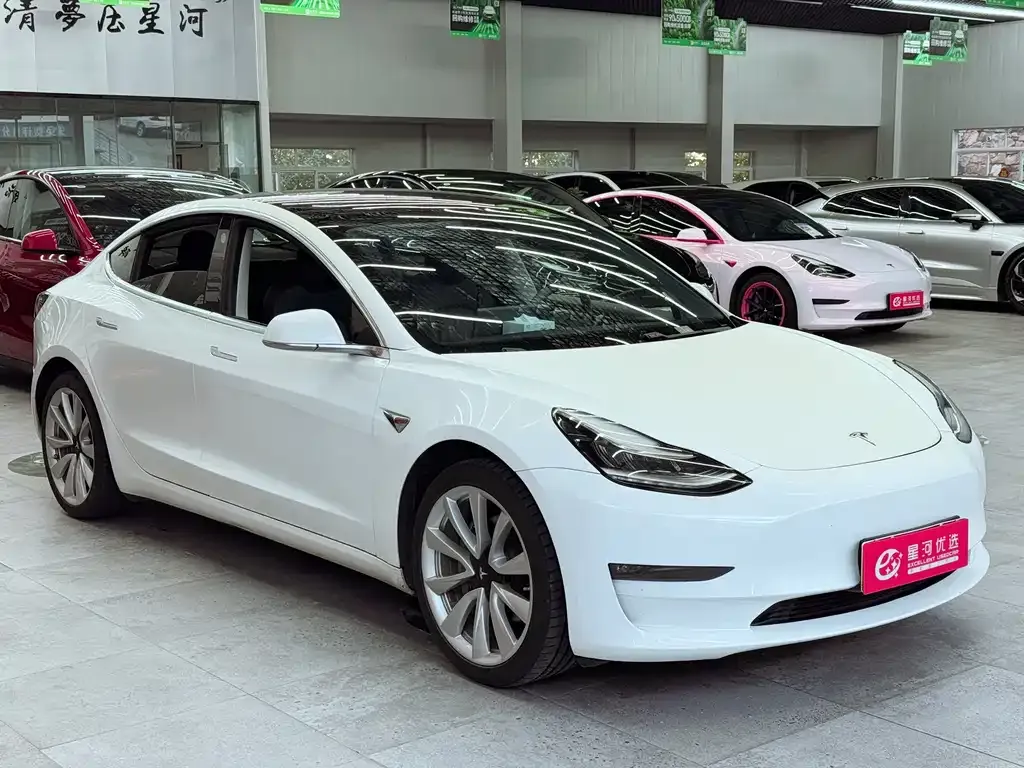 Tesla Model 3 — фото 3