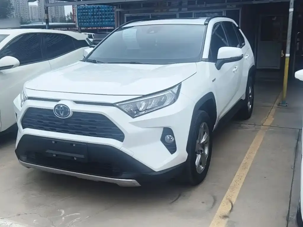 Toyota RAV4 — фото 1