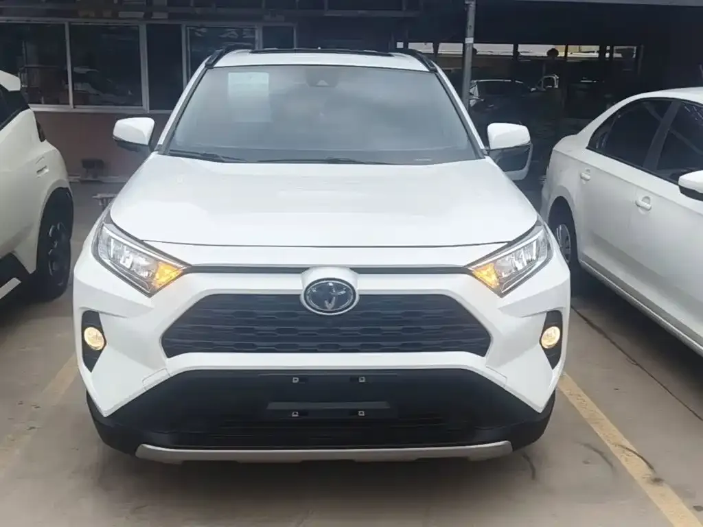 Toyota RAV4 — фото 6