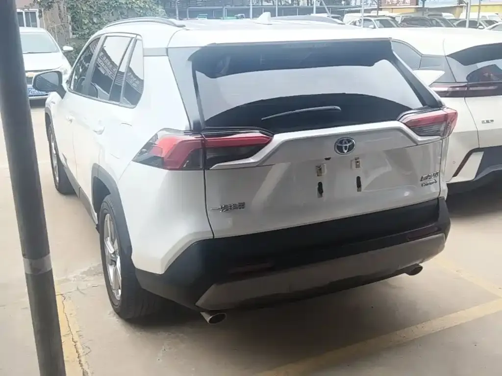 Toyota RAV4 — фото 4